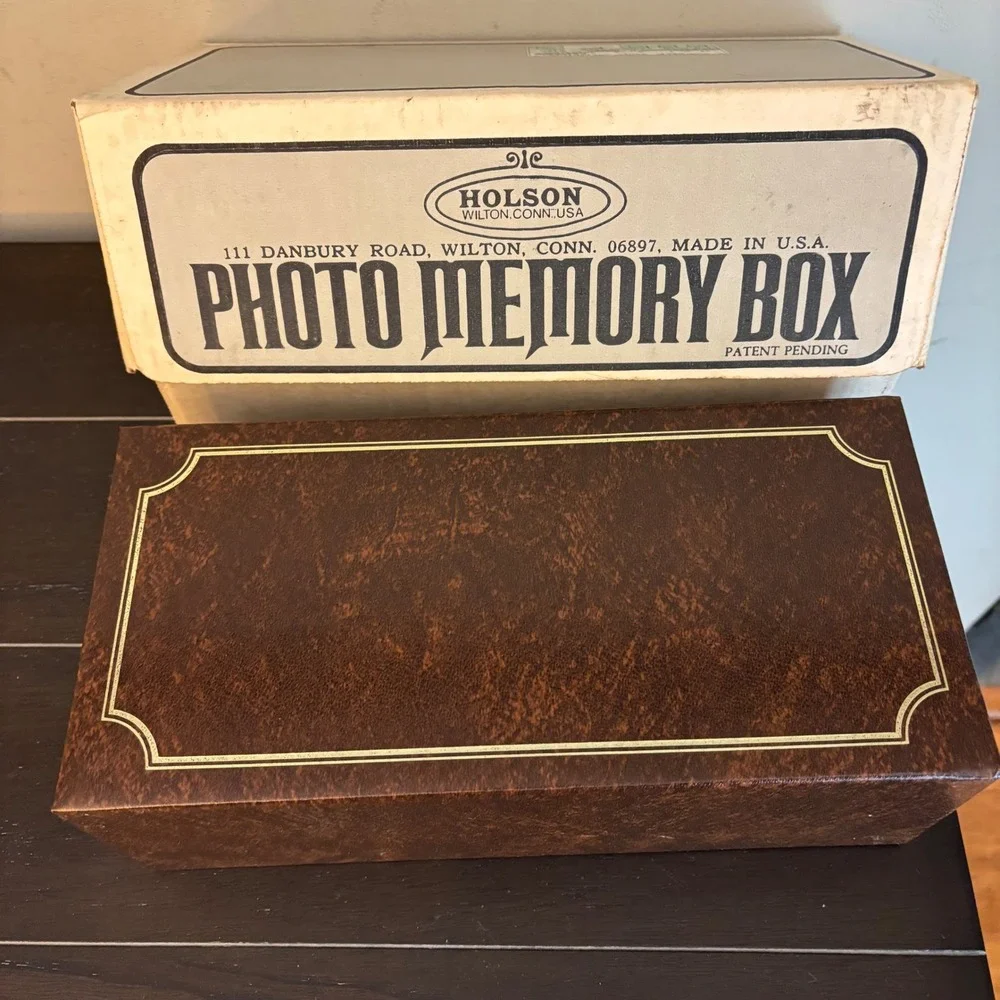 Vintage Holson Photo Memory Box | Faux Leather | 3.5 x 5 Photos | 200 Photos